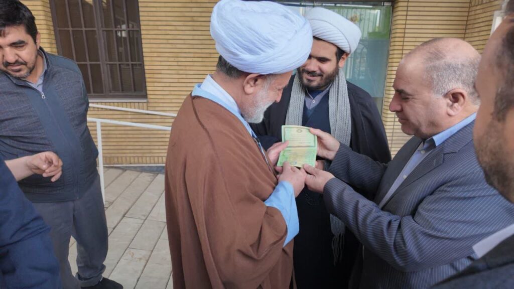 بازدید حجت‌الاسلام ذوالنوری از اداره ثبت احوال قم به مناسبت روز ملی ثبت احوال
